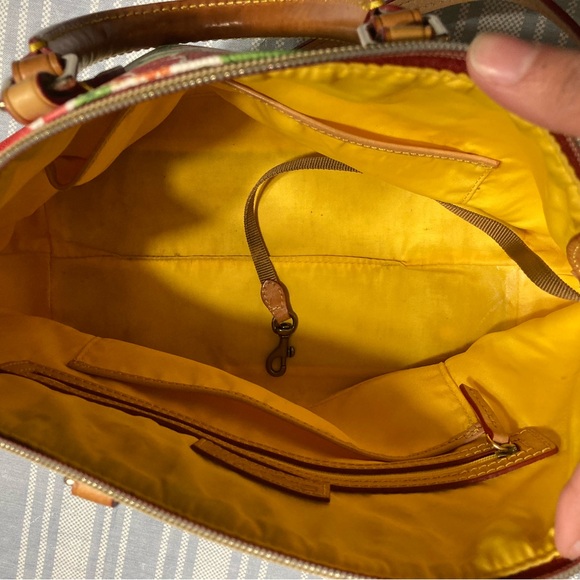 💛TODAY***$69***Dooney & Bourke floral pebbled leather purse. - Picture 8 of 12